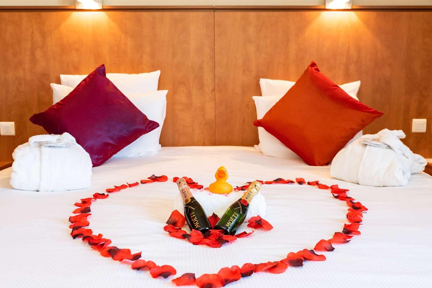 Western Le Canard Sur Le Toit Hotel